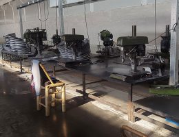 தெரு விளக்கு காலியாக உள்ளது