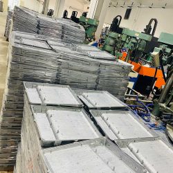 இறக்க-காஸ்ட்-ஃப்ளட்லைட்-ஹவுசிங்