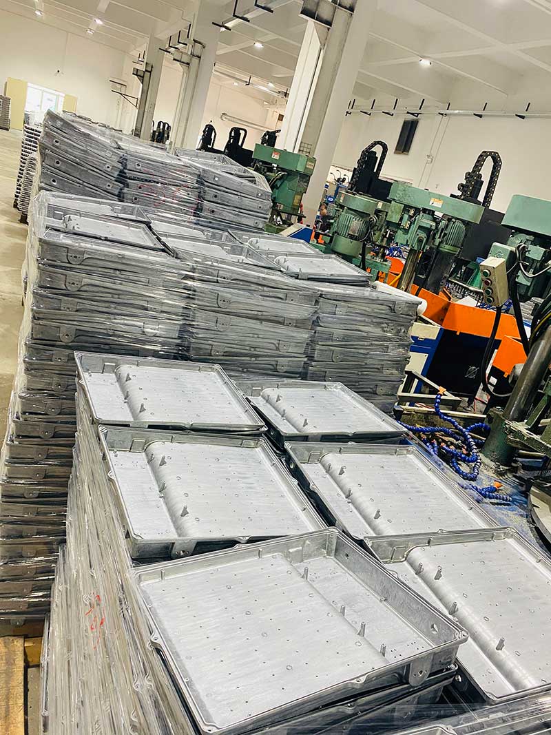 இறக்க-காஸ்ட்-ஃப்ளட்லைட்-ஹவுசிங்